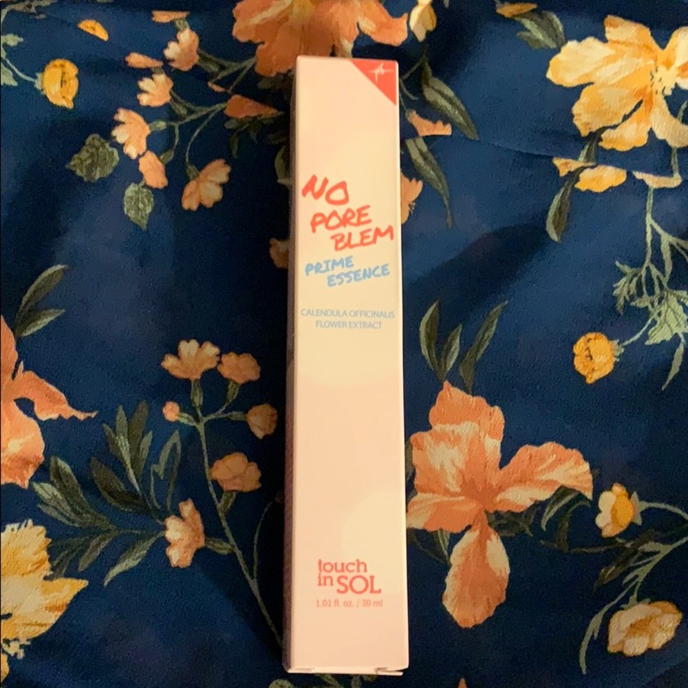 Touch in SOL No PoreBlem Prime Essence